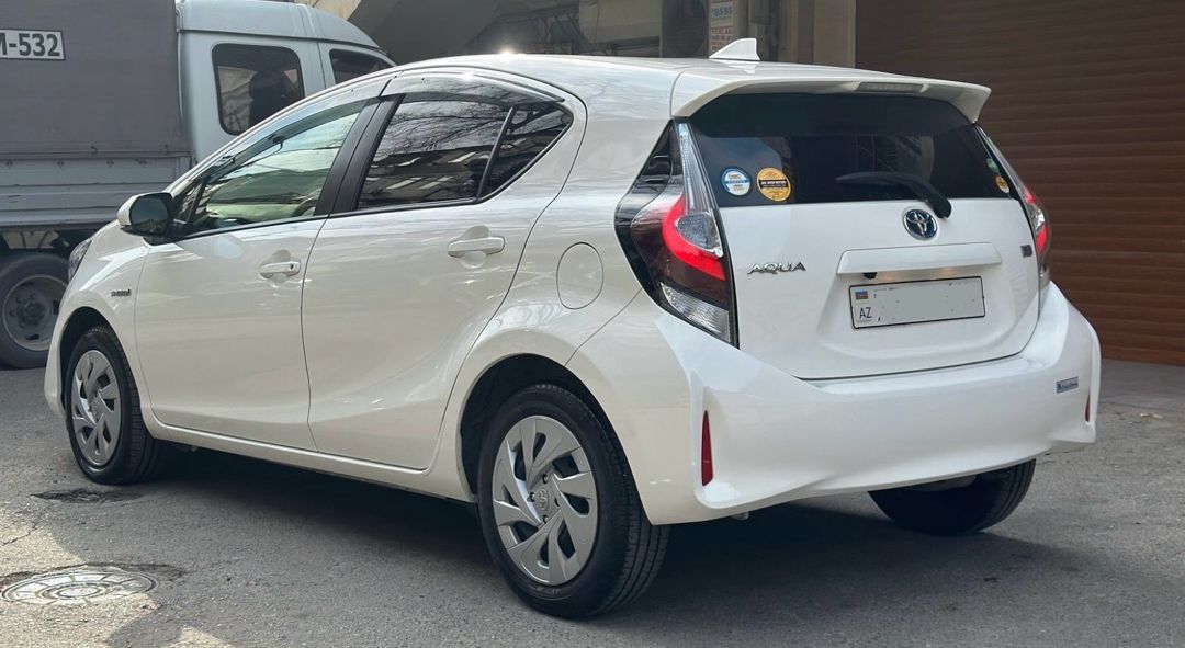 Toyota Aqua icarəsi — Avtomobil icarəsi, Bakı (7)