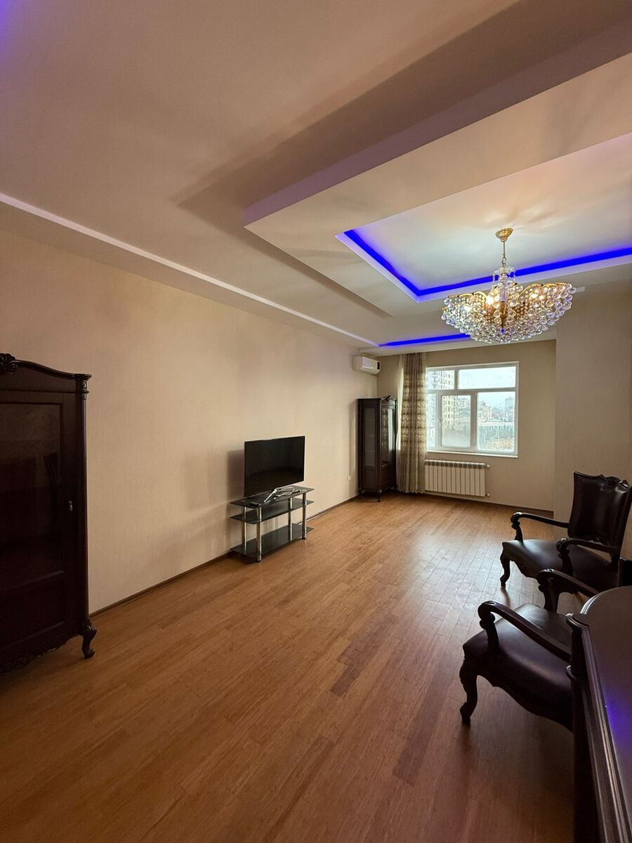 Satılır 5 otaqlı yeni tikili 200 m² — Mənzil, Bakı (12)