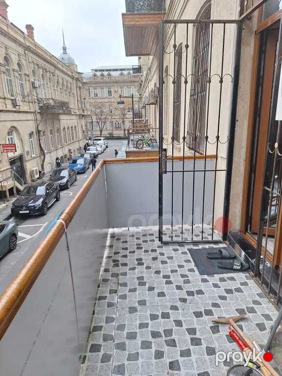 Satılır 4 otaqlı köhnə tikili 185 m² — Mənzil, Bakı (3)