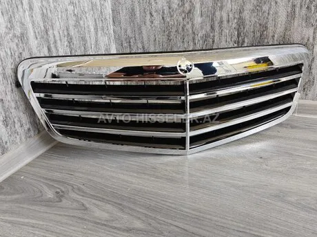 Mercedes W212, Mercedes E212 radiator barmaqlığı — Bakı