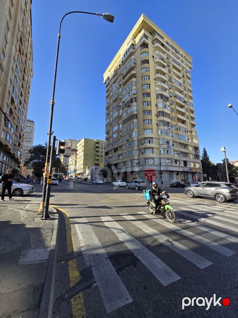 Satılır obyekt 650 m² — Bakı