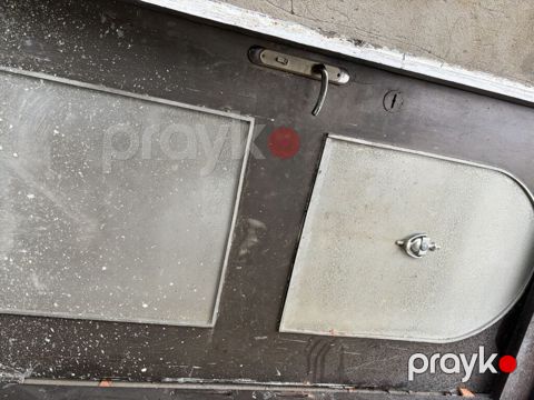 Metall qapı, şüşəli dizayn - Material: qalın metal karkas, üzərində — Digah