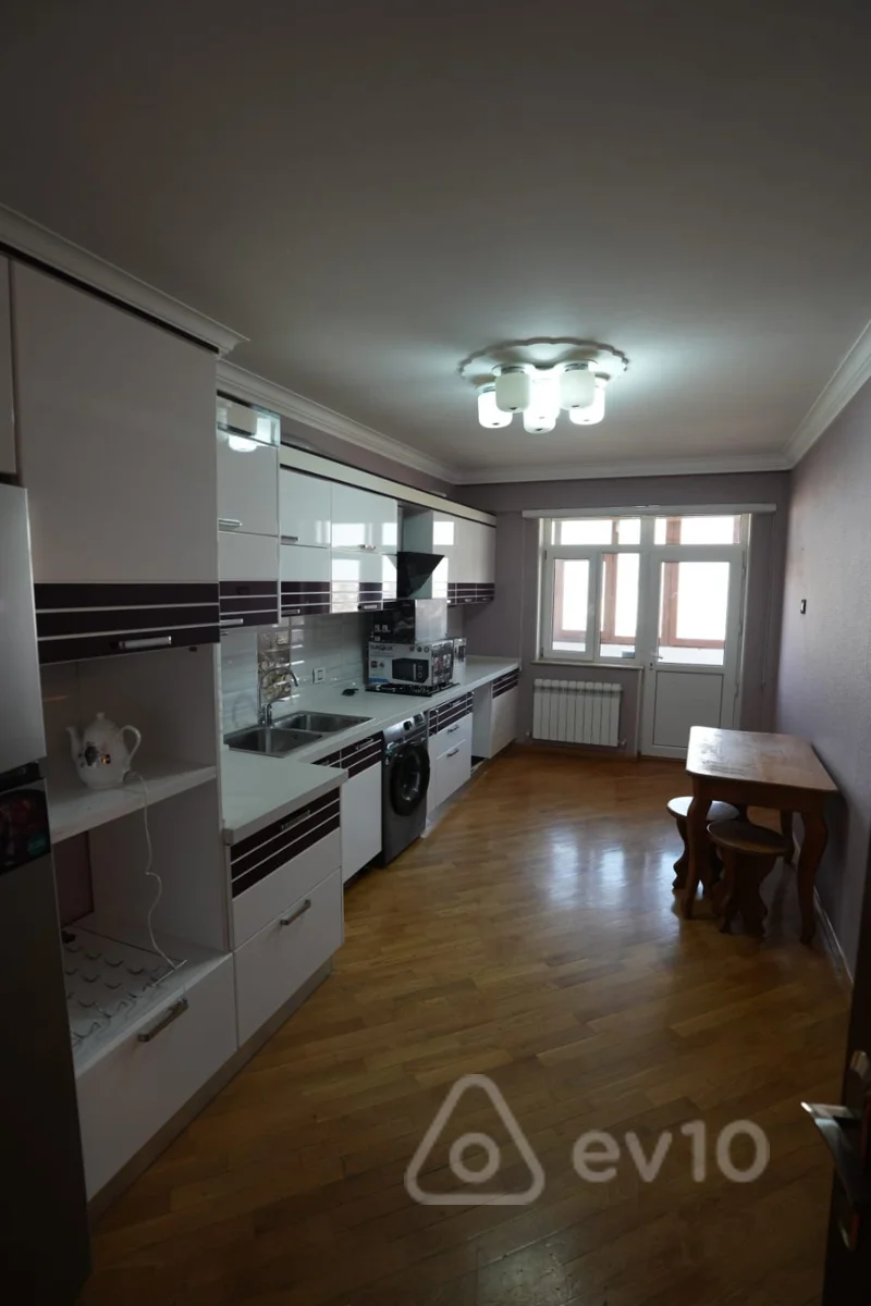 4 otaqlı mənzil, 178 m², Mirmahmud Kazımovski küçəsi — kirayə — Bakı