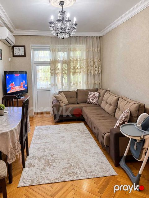 Satılır 4 otaqlı köhnə tikili 80 m² — Bakı