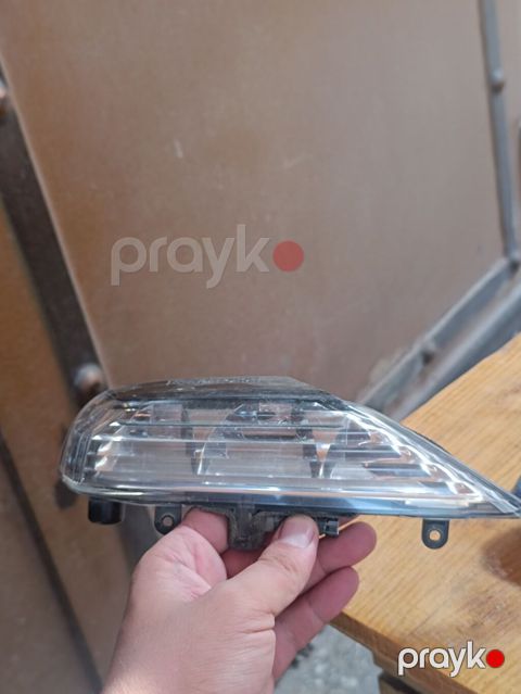 Subaru Forester yan güzgü işıqları 1 ədədində çat var — Bakı