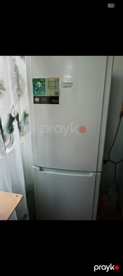 1 il islenib Hotpoint-Ariston iki qapılı soyuducu - Enerji sinfi: A — Masazır