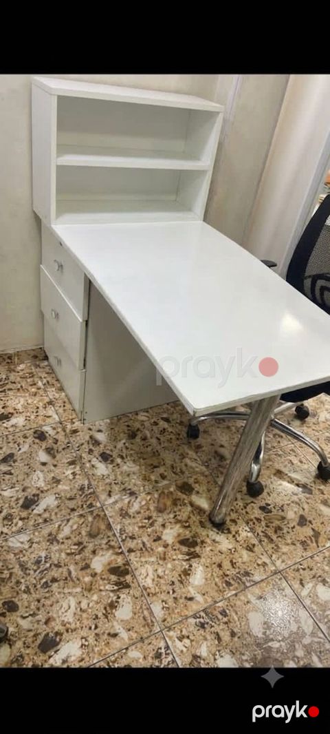 İşlənmiş, Manikür üçün masa — Digah