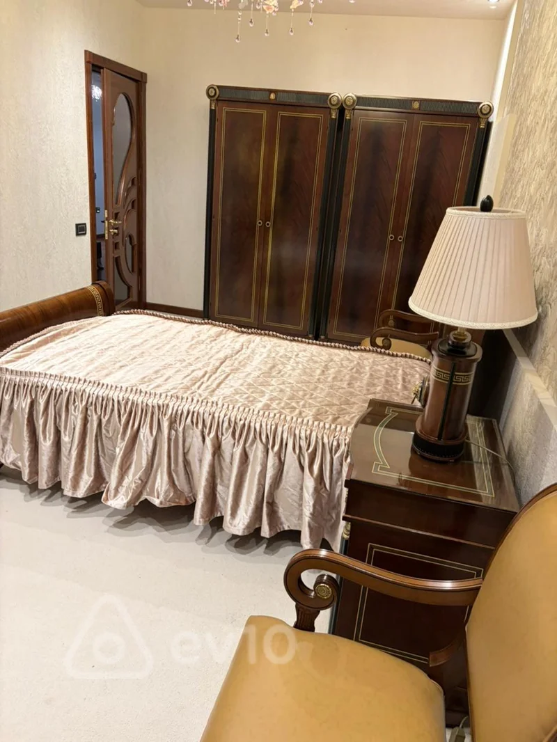 4 otaqlı mənzil, 200 m², Tələt Şıxəliyev küçəsi — kirayə — Mənzil, Bakı (8)