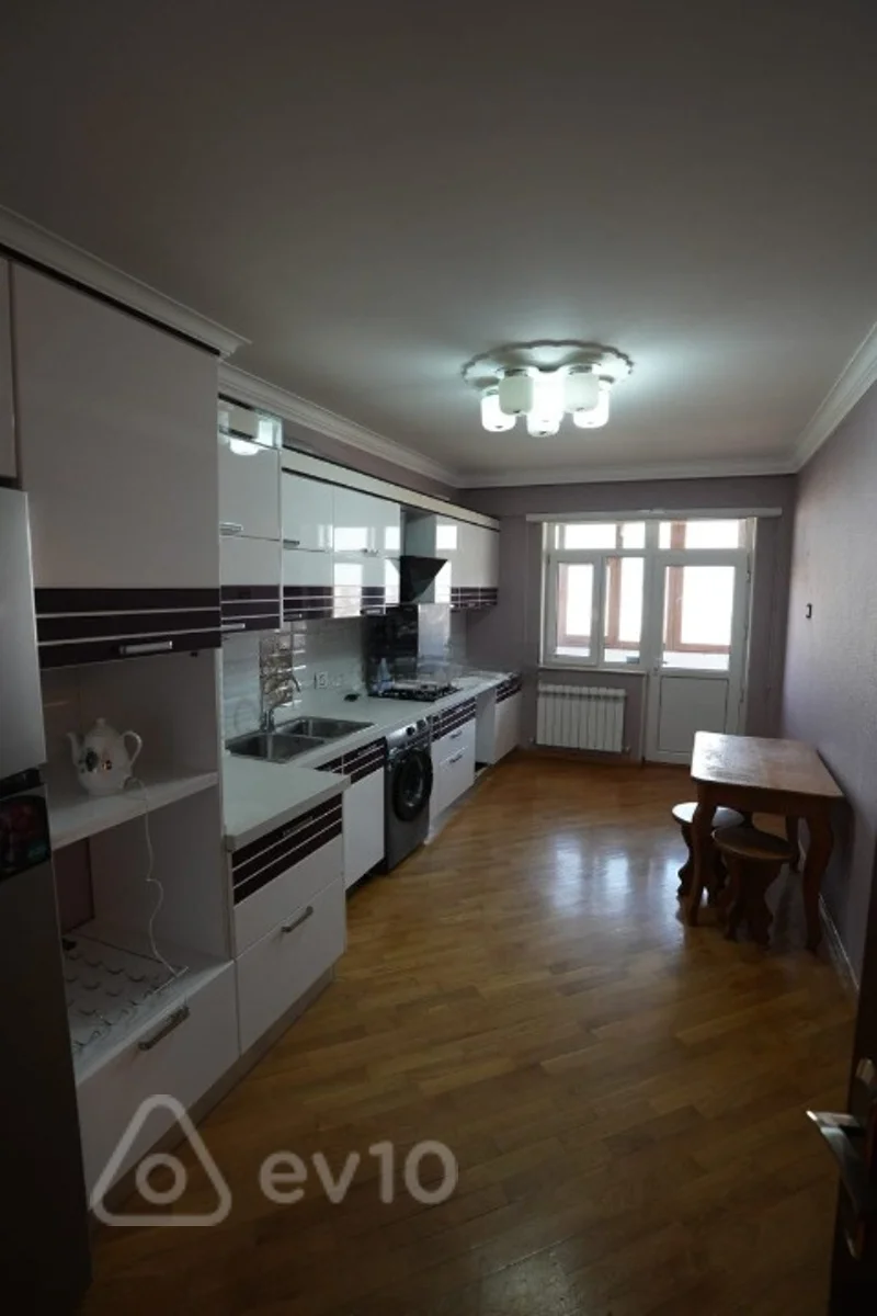 4 otaqlı mənzil, 178 m², Mirmahmud Kazımoviski küçəsi — kirayə — Bakı