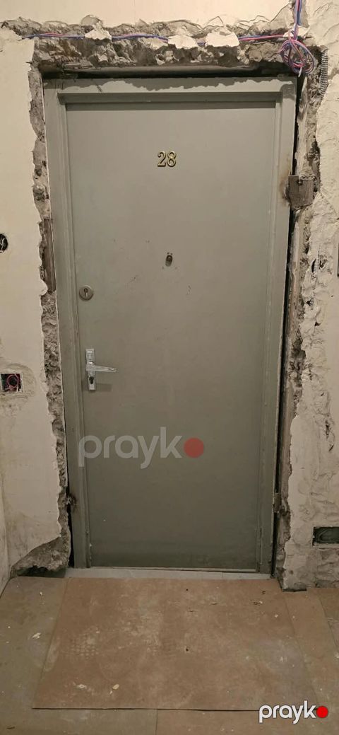 Seyf qapi sokuludur 120 azn. Olcu 90/205-dir. Unvan Sumqayit kod — Digah
