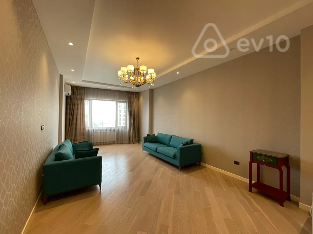3 otaqlı mənzil, 136 m², Ceyhun Hacıbəyli küçəsi — Bakı