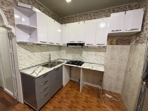 Mətbəx mebeli teze kimidi olcu 3x3.50 usdunde hec ne verilmir qiymet — Кухонная мебель