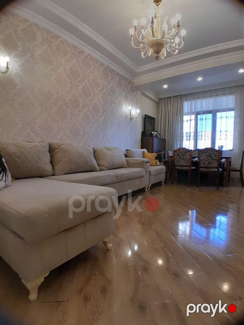 Divan kreslo dəsti satılır 550₼. Bazalıdır. Ünvan — Bakı