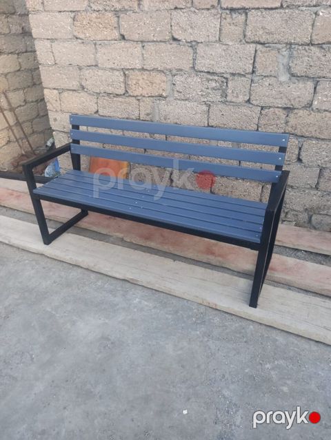Metal konstruksiyalı skamya - Güclü metaldan qayrılmış karkas — Bakı
