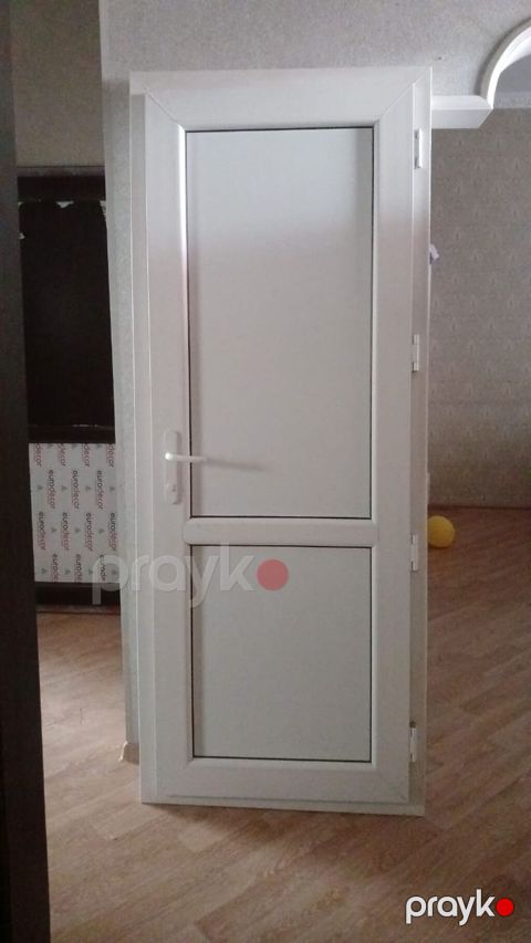 Plasdik qapı yaxşı vəziyyətdə qiymet 80 azn ünvan Binəqədi — Digah