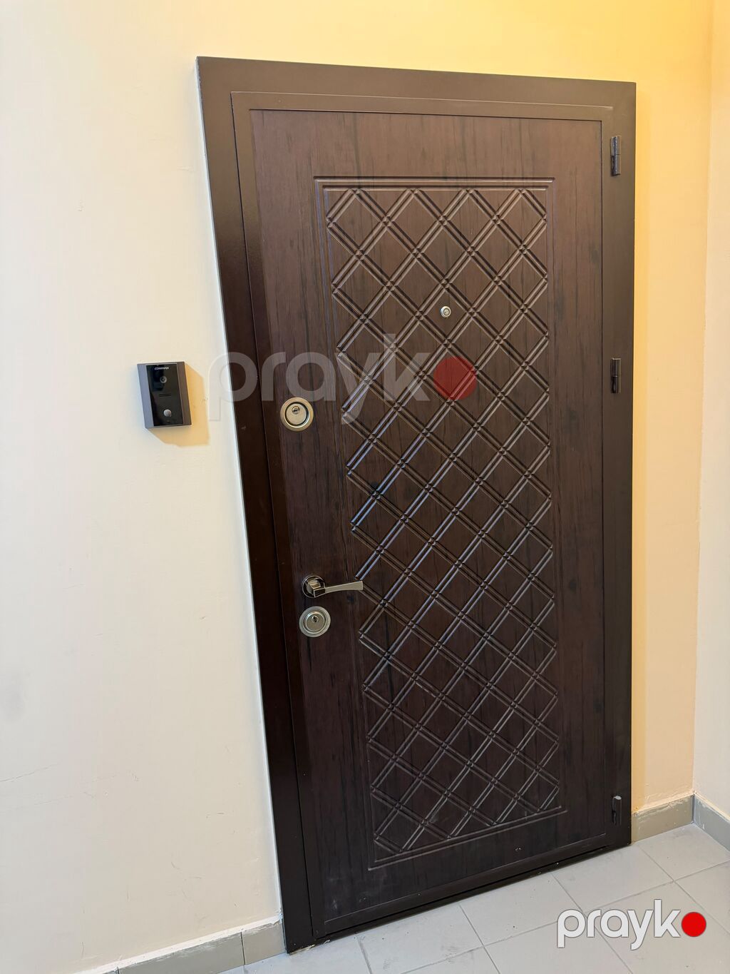 Yeni qapıdan seçilmir, demək olar istifadə edilməyib — Pəncərələr, qapılar, balkonlar, Bakı (2)