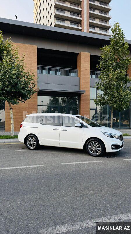Kia Carnival, 2017 il 77-NH-929 — Minik avtomobili icarəsi, Bakı (5)