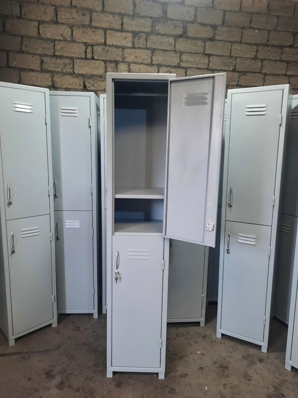 Metal şkaf – geyim və əşyaların saxlanması üçün - Material: qalın — Ofis mebeli, Digah (2)