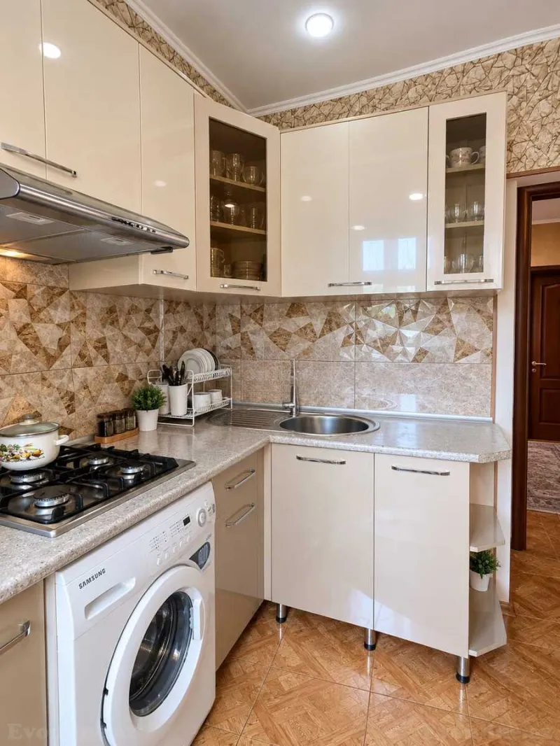 Satılır 4 otaqlı Mənzil Köhnə tikili 80 m² Bakı, Nizami r., Xalqlar Dostluğu m — Mənzil, Bakı (8)