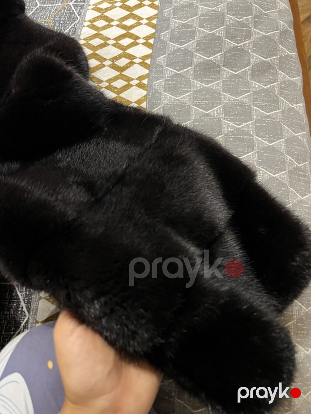 Təbii norka kürkü satılır. İtalyan xəzidir, Malamati brendidir — Şubə, Bakı (6)