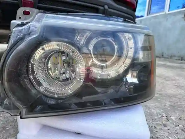 Fara Land Rover — Avtomobil işığı, Bakı (2)