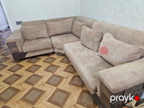 Divan satılır 250 azn. Acilir. 2 tərəfdə baza var. Unvan Biləcəri 9980 — Digah