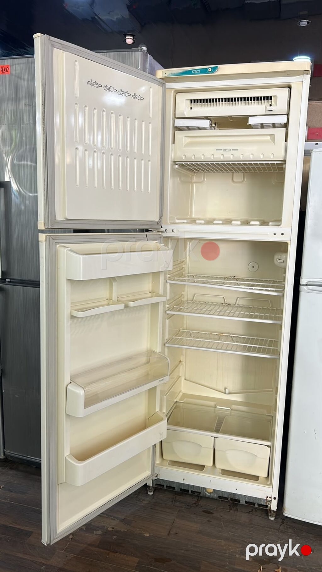 Indesit ikikameralı soyuducu - Üst kamera: dondurucu bölmə, tepsili — Soyuducular, Digah (2)