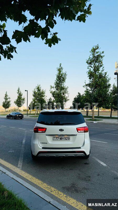 Kia Carnival, 2017 il 77-NH-929 — Minik avtomobili icarəsi, Bakı (4)
