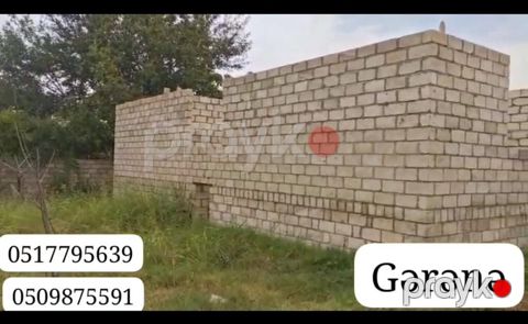 Evin torpaq sahəsi 7sot 15sent. kürsüyə qədər 5 daş qoşa hörülüb. cəm — Bərdə