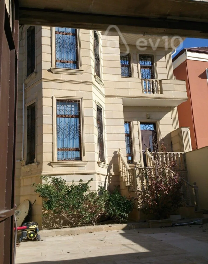 4 otaqlı həyət evi, 250 m², Səbail ray. Badamdar qəs. — kirayə — Bakı