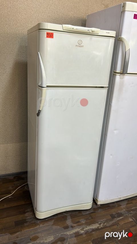 Indesit ikikameralı soyuducu - Üst kamera: dondurucu bölmə, tepsili — Digah