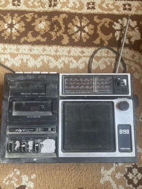 Köhnə tip portativ radio-kaset maqnitofon – Hornyphon 8198 — Digah