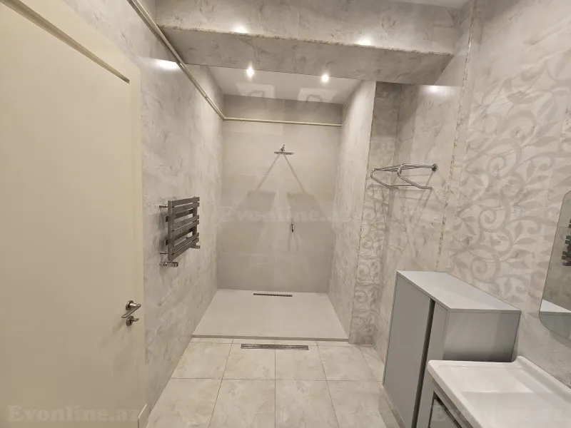 Satılır 4 otaqlı Mənzil Yeni tikili 196 m² Bakı, Yasamal r., İnşaatçılar m — Mənzil, Bakı (3)