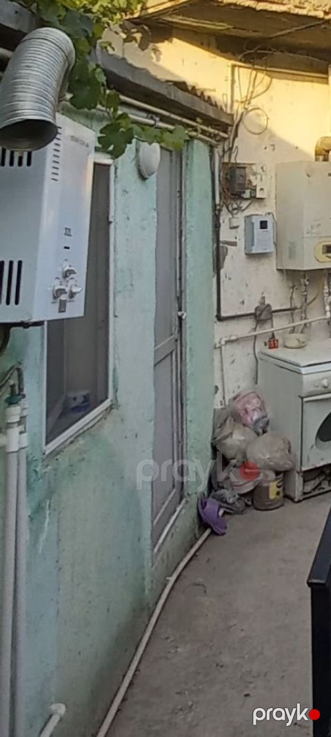 Kirayə üçün sadə, mebellə təchiz olunmuş otaq. Xüsusiyyətlər: - 2 — Bakı