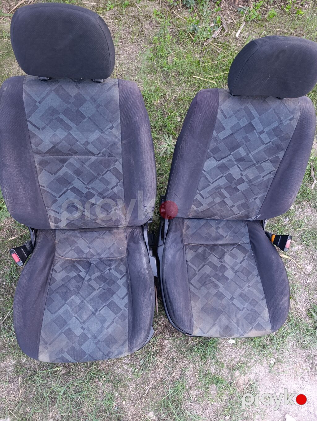 Avtomobil oturacaqları dəsti - Komplekt: 2 ön oturacaq (başlıqlarla) — Salon detalları, Digah (4)