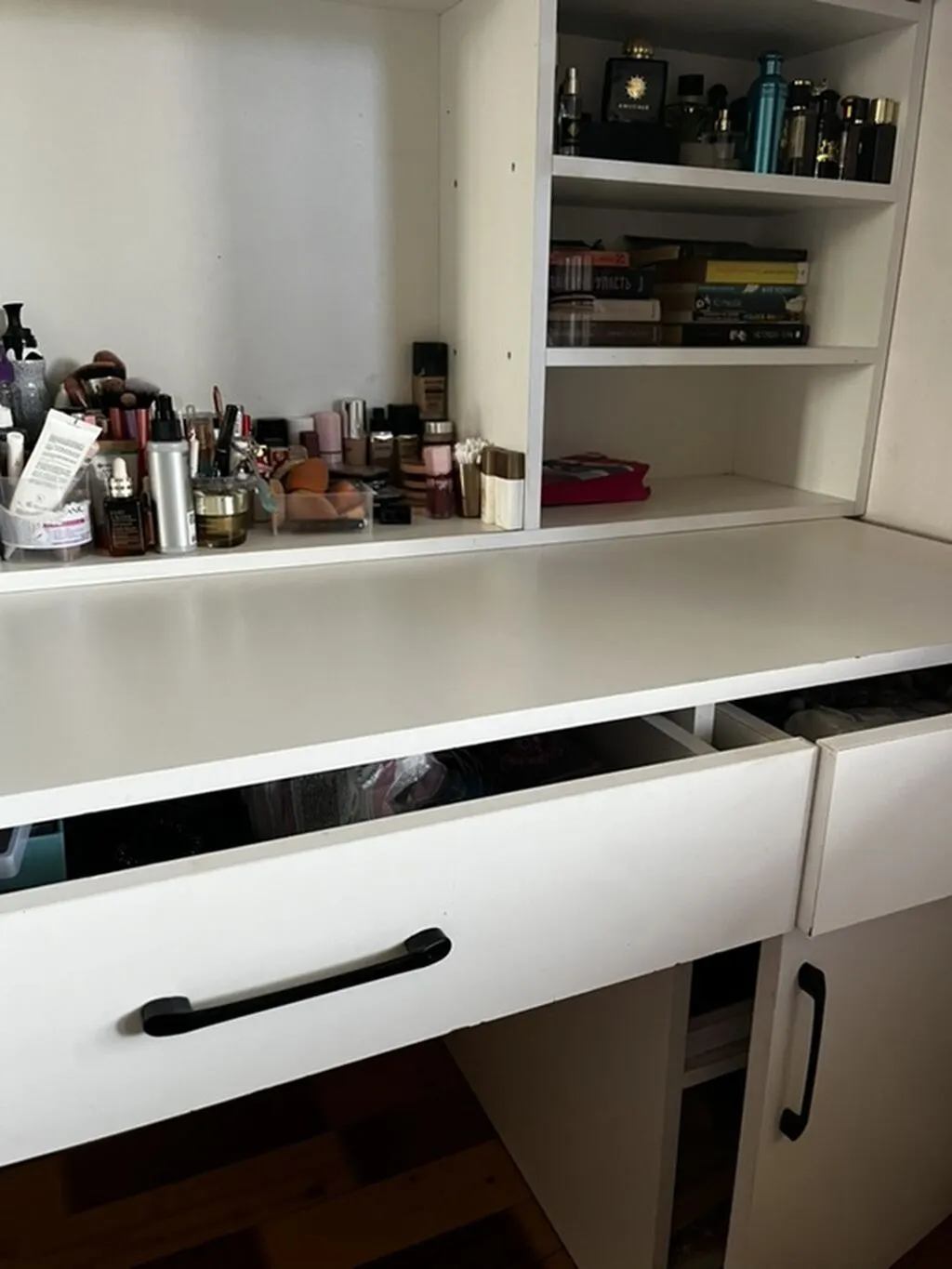 Ağ rəngli kosmetik/iş masası – üst şkaflı model — Şkaflar, Bakı (3)