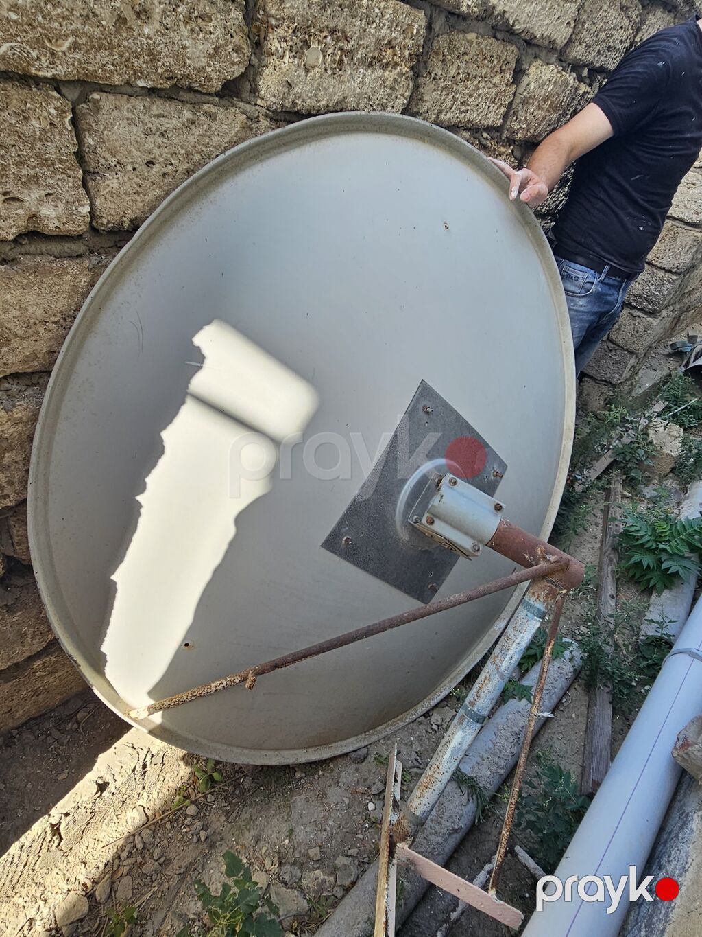 Böyük ölçülü peyk anteni (ofset tipli güzgü) Şəkildə necə görsənir o — Antenalar, Bakı (4)