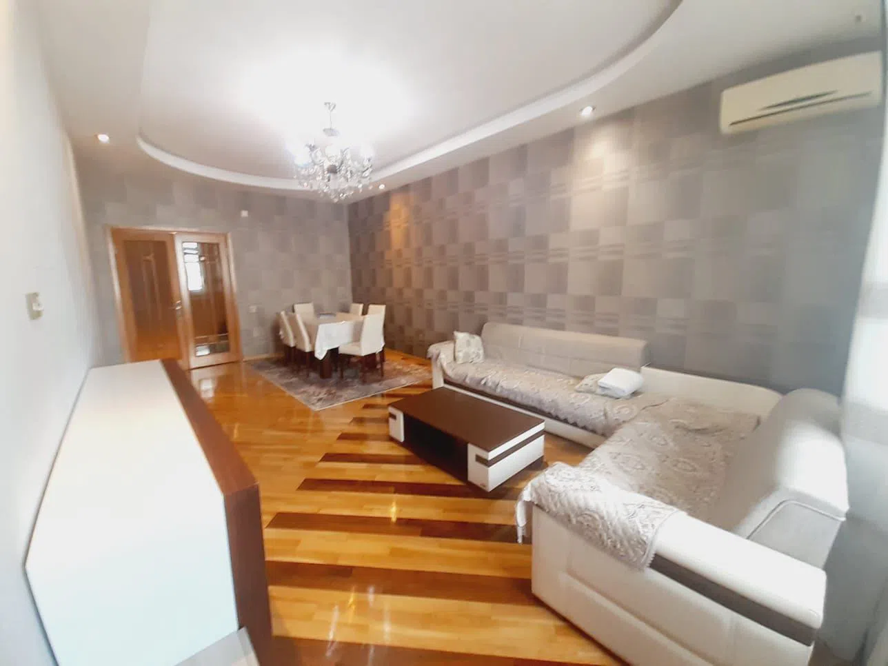 3 otaqlı mənzil 135 m² kirayə verilir — Bakı