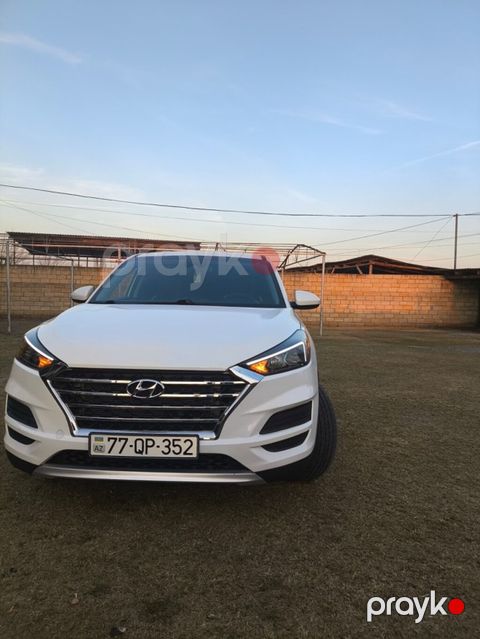 Hyundai Tucson – ağ rəngli, şəhər və kənar səfərlər üçün universal — Masazır