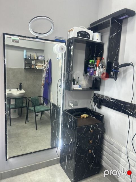 Bərbər salon mebeli Güzgü 1.60 eni isə 0.80 1 ədəd divar rəfi Bir — Mehdiabad