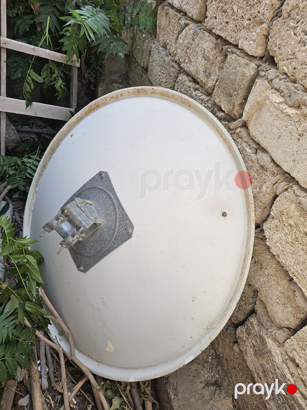 Böyük ölçülü peyk anteni (ofset tipli güzgü) Şəkildə necə görsənir o — Antenalar, Bakı (2)
