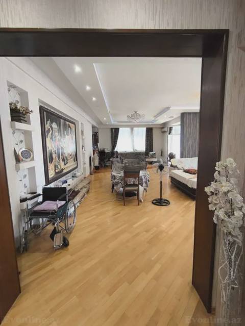 Satılır 6 otaqlı Mənzil Yeni tikili 240 m² Bakı, Nəsimi r., 28 May m — Bəxtiyar