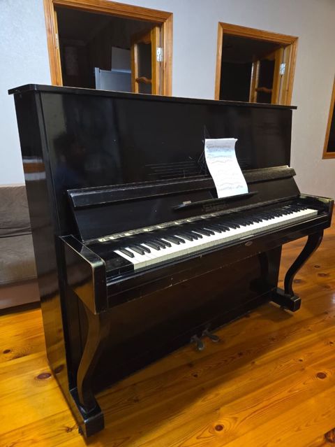 Upright pianino – klassik qara korpuslu, ağ-qara 88 klavişli, 2 — Neftçala