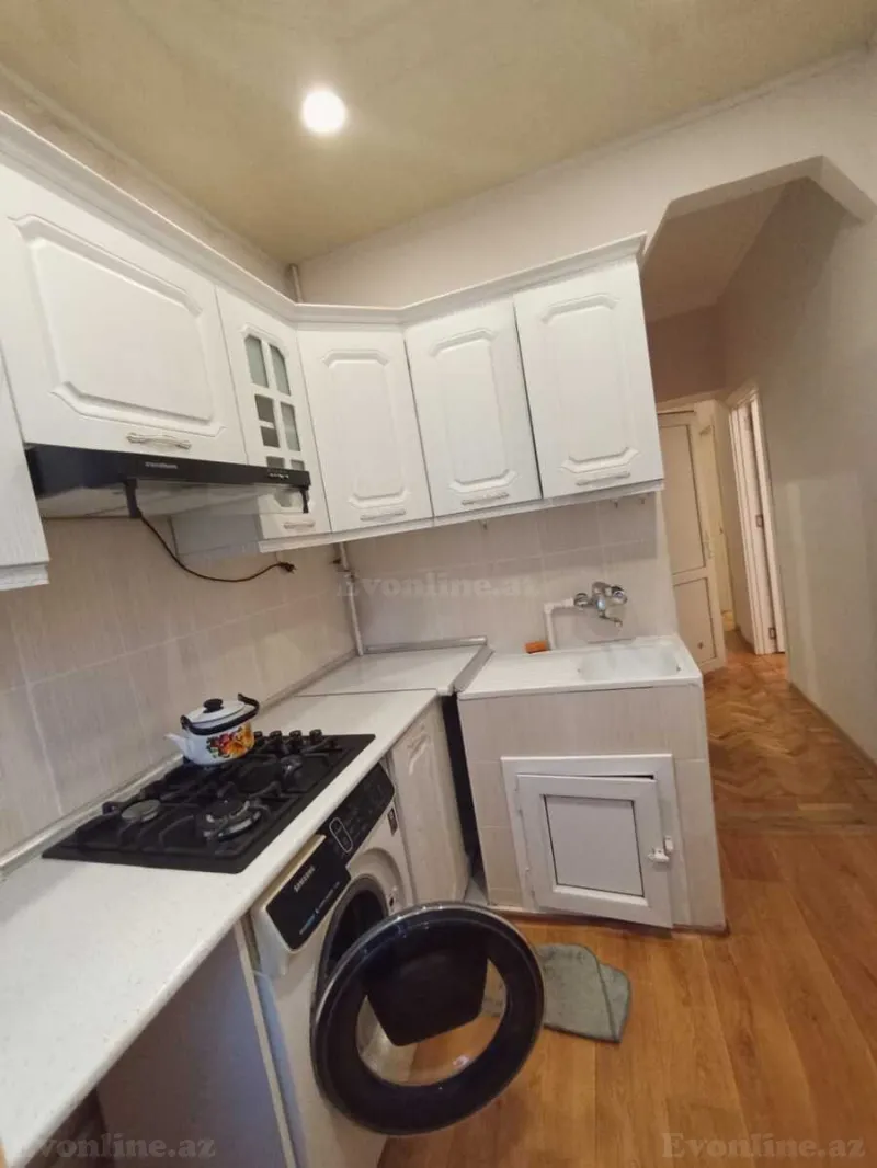 Kirayə verilir 3 otaqlı Mənzil Köhnə tikili 100 m² Bakı, Yasamal r., 8 Noyabr m — Mənzil, Bakı (2)