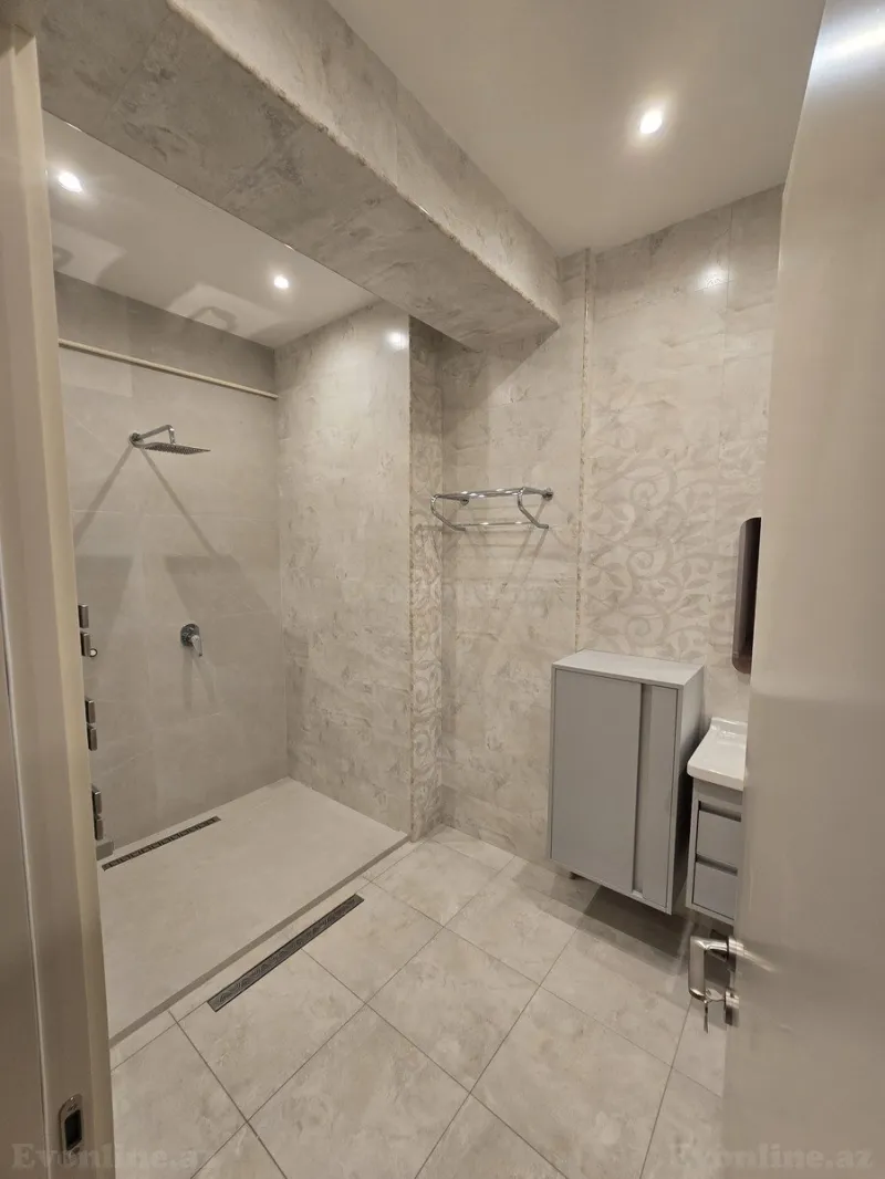 Satılır 4 otaqlı Mənzil Yeni tikili 196 m² Bakı, Yasamal r., İnşaatçılar m — Mənzil, Bakı (5)