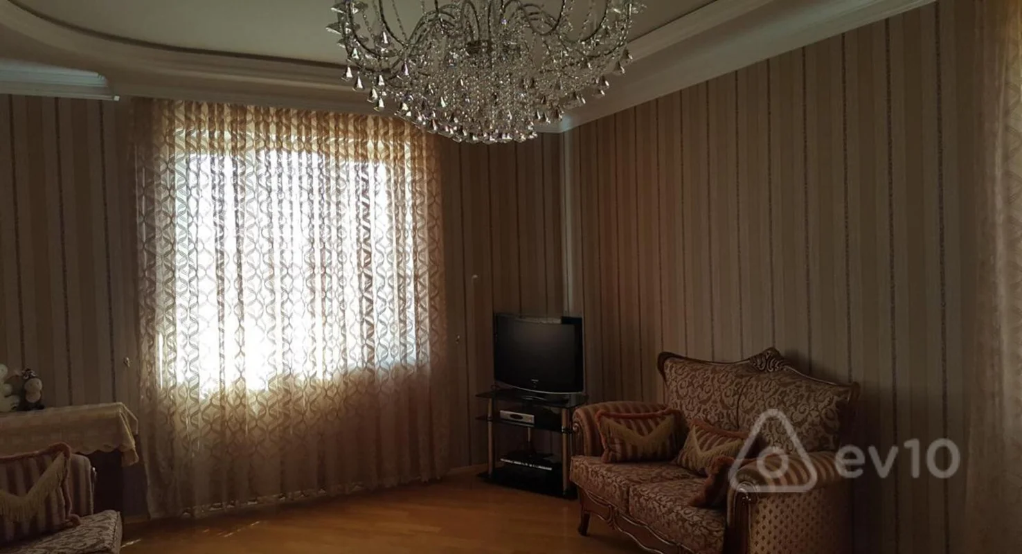 6 otaqlı həyət evi, 200 m², Karvan market, Ziya kafe — Ev, villa, Bakı (6)