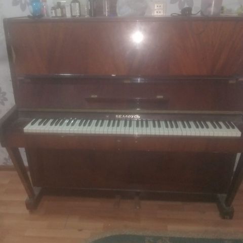 Upright piano – “Belarus” markası - Korpus: tünd qəhvəyi cilalı ağac — Pianolar və Digər Klavişli Alətlər