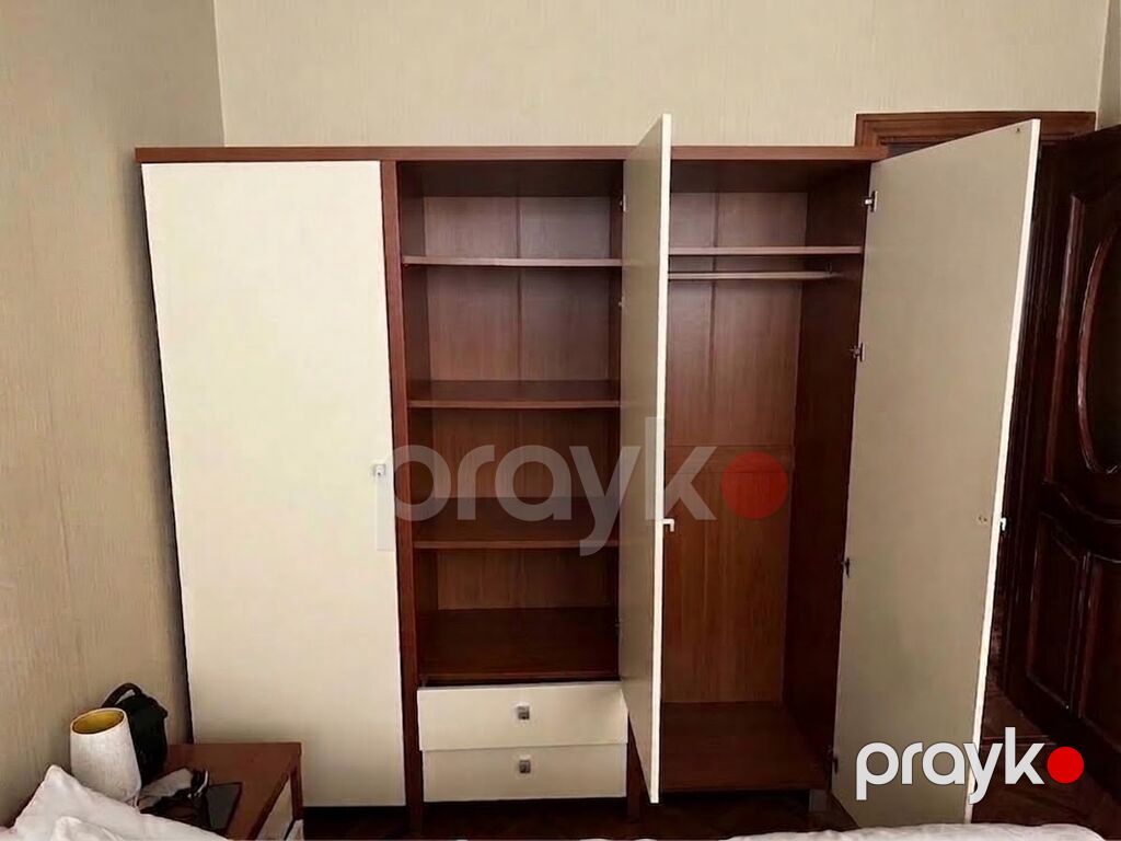 Üçqapılı paltar şkafı - Rəng: krem və qəhvəyi kombinasiyası, ortada — Şkaflar, Bakı (2)