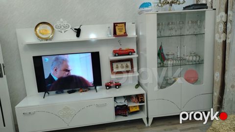 Ağ rəngli dəst: TV stendi + vitrin şkafı + açıq rəf bloku - Material — Bakı
