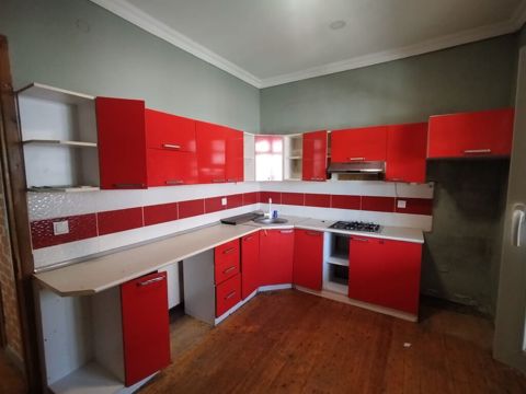 Metbex mebeli ustunde moyka verilir .Ölcu 2.90 x 2.30 sm Qiymeti — Mətbəx mebeli